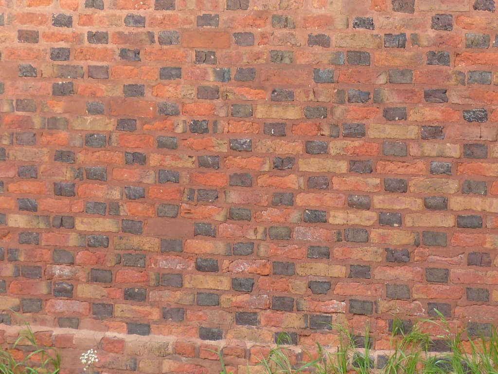 repeated pattern of black and red bricks